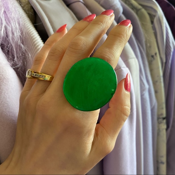 ✨SOLD✨ green plastic ring - Picture 7 of 8